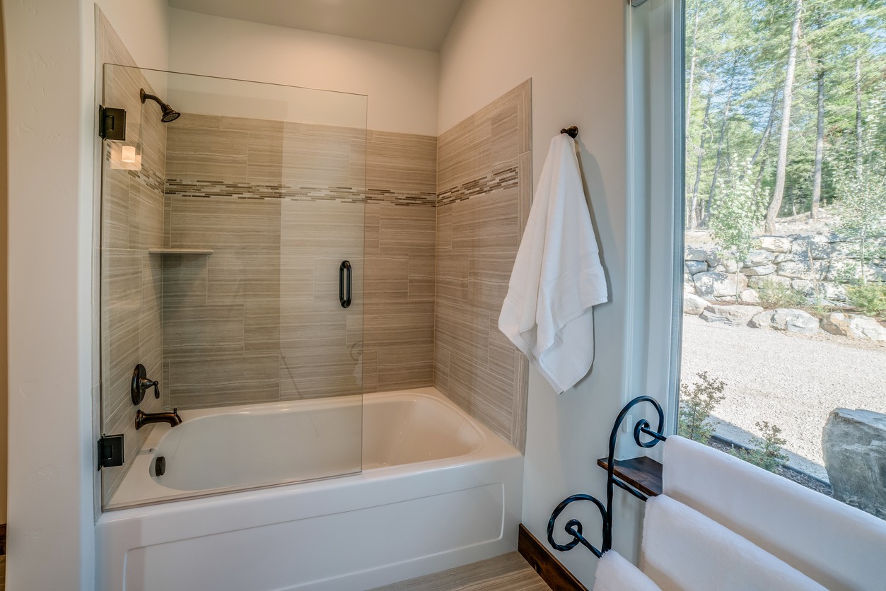 Shower & Tub Installation in Alto Bonito Heights